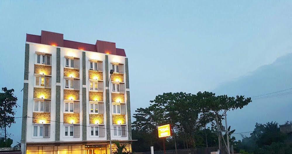 Crew Express Hotel Lubukpakam Exterior foto